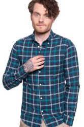 KOSZULA MĘSKA W KRATĘ WRANGLER LS 1PKT BDOWN SHIRT BLUE DEPTHS W5F3BMXJY 112130133. Niebieskie koszule Wrangler, m, bez wzorów, bez kołnierzyka, bez ramiączek. W wyprzedaży za 59.99 zł.