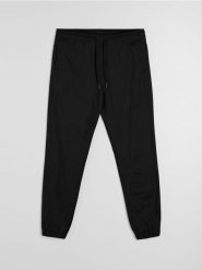 Bawełniane spodnie jogger - czarny. Czarne joggery i bojówki Sinsay, bez wzorów, z bawełny. Za 49.99 zł.