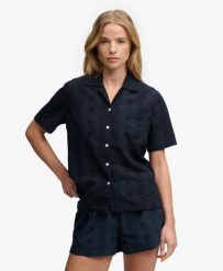 Superdry Koszula Heritage Broderie krótki rękaw z bawełny organicznej. Niebieskie koszule Superdry, na lato, z aplikacjami, z bawełny, bez kołnierzyka, bez ramiączek. Za 268.50 zł.