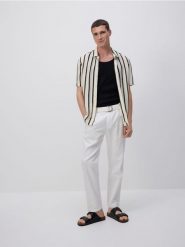 Koszula regular fit w paski - złamana biel. Koszule Reserved, l, bez wzorów, z bawełny, bez kołnierzyka, bez ramiączek. Za 119.99 zł.