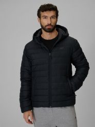 4F Kurtka z wypełnieniem syntetycznym męska - czarna XXL. Czarne kurtki 4F, na zimę, m, bez wzorów, z syntetyku, bez kaptura. Za 329.99 zł.