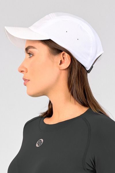 Czapka z daszkiem do biegania Unisex Nessi Sportswear. Białe czapki z daszkiem NESSI SPORTSWEAR, bez wzorów, z elastanu. Za 279.00 zł.