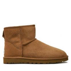 Śniegowce Ugg. Brązowe śniegowce UGG, bez zapięcia. Za 849.99 zł.