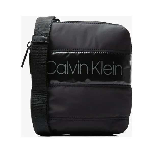 Calvin Klein Torba Puffer Mini Reporter , granatowy, rozmiar ONE SIZE. Niebieskie torby na ramię CALVIN KLEIN, bez wzorów, z materiału, na ramię, małe, pikowane, bez dodatków. Za 279.99 zł.