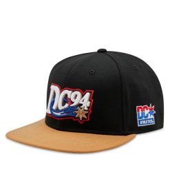 Czapka z daszkiem DC. Czarne czapki z daszkiem DC, bez wzorów. Za 119.99 zł.