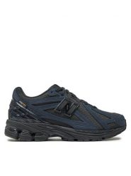 New Balance Sneakersy M1906RWE Czarny. Czarne buty sportowe casual New Balance, bez wzorów, ze skóry, bez zapięcia. Za 569.99 zł.