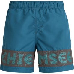 Chiemsee ILJA Szorty kąpielowe blue coral. Kąpielówki marki Chiemsee, m, z materiału. W wyprzedaży za 132.30 zł.