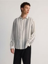 Strukturalna koszula relaxed fit - złamana biel. Koszule Reserved, l, bez wzorów, z tkaniny, bez kołnierzyka, bez ramiączek. W wyprzedaży za 69.99 zł.