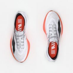 Buty do biegania męskie Kiprun Kipstorm Tempo. Białe buty do biegania KIPRUN, bez wzorów, bez zapięcia, do biegania. Za 549.99 zł.