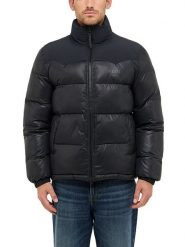 Mustang Kurtka pikowana w kolorze czarnym rozmiar: M. Czarne kurtki Mustang, m, bez wzorów, bez kaptura. Za 380.34 zł.