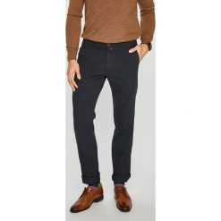 Pierre Cardin - Spodnie Voyage. Eleganckie spodnie marki Pierre Cardin. W wyprzedaży za 299.90 zł.