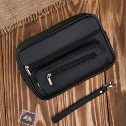 Saszetka męska skórzana do ręki praktyczna duża czarna Abruzzo ABR-12. Czarne torby na ramię bez wzorów, ze skóry, do ręki, duże, bez dodatków. Za 99.99 zł.