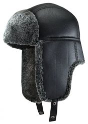 Czapka z Nausznikami, Czarna Błyszcząca z Ekoskóry, Zimowa z Kożuchem, Ciepła, Męska -JAREK. Czarne czapki zimowe Jarek, bez wzorów. Za 165.00 zł.
