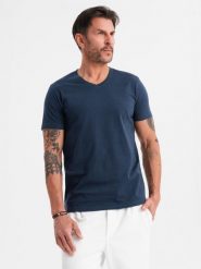 Męska klasyczna bawełniana koszulka z dekoltem w serek BASIC – granatowa V2 - Rozmiar: XL. Niebieskie t-shirty Ombre Clothing, m, bez wzorów, z bawełny, bez kołnierzyka, bez ramiączek. W wyprzedaży za 29.99 zł.