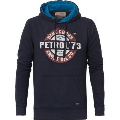 Bluza w kolorze granatowym. Bluzy z kapturem marki Petrol Industries, l, z nadrukiem, z kapturem. W wyprzedaży za 93.95 zł.