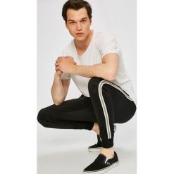 Blend - Spodnie. Spodnie materiałowe Blend. W wyprzedaży za 89.90 zł.