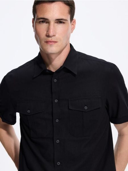 Koszula regular fit - czarny. Czarne koszule Reserved, l, bez wzorów, z bawełny, bez kołnierzyka, bez ramiączek. Za 139.99 zł.