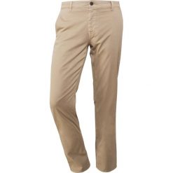 BOSS CASUAL Chinosy light pastel / brown. Eleganckie spodnie BOSS CASUAL. W wyprzedaży za 356.15 zł.