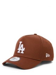 New Era Czapka Mężczyźni Bawełna (100%) brązowy, ONE SIZE. Brązowe czapki z daszkiem New Era, bez wzorów, z bawełny. Za 149.95 zł.