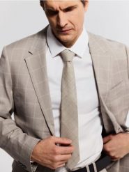 Wzorzysty krawat - beżowy. Brązowe krawaty i muchy Reserved, bez wzorów. Za 59.99 zł.