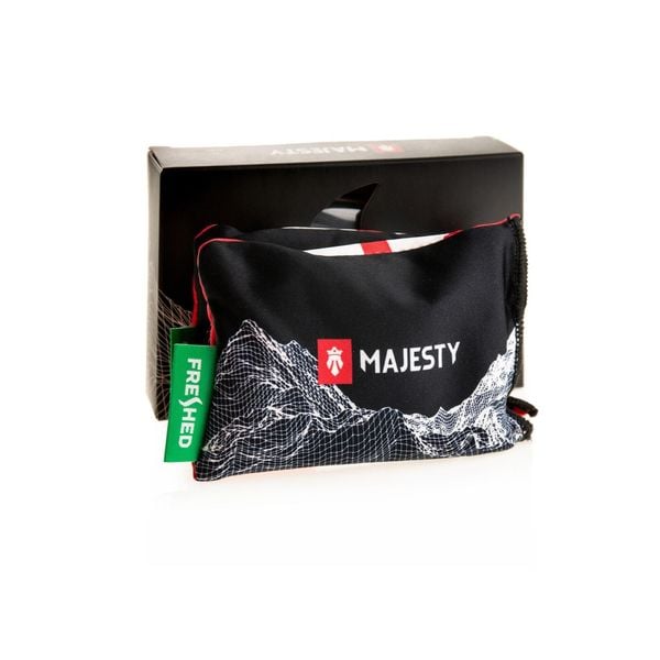 Saszetki odświeżające Freshed - majesty. Czarne buty trekkingowe Majesty, bez wzorów, bez zapięcia. Za 34.00 zł.