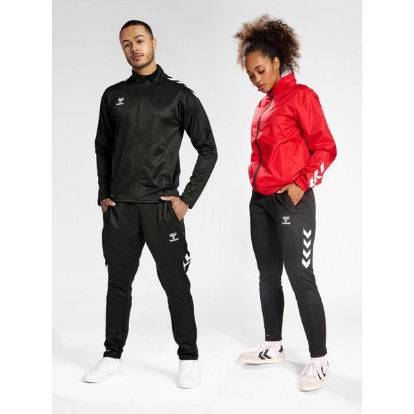 Spodnie treningowe Hummel Core XK Poly. Czarne szorty Hummel, bez wzorów, sportowe. Za 177.00 zł.