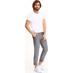 SPODNIE DŁUGIE MĘSKIE CHINOSY. Eleganckie spodnie marki TOP SECRET. W wyprzedaży za 59.99 zł.