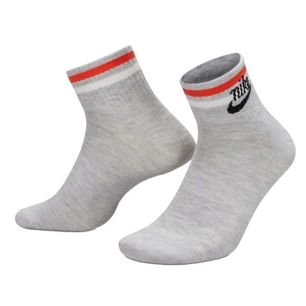 Skarpety Unisex Dla Dorosłych Essentials Everyday (zestaw 3 Sztuk). Szare skarpety Nike, bez wzorów. Za 127.99 zł.