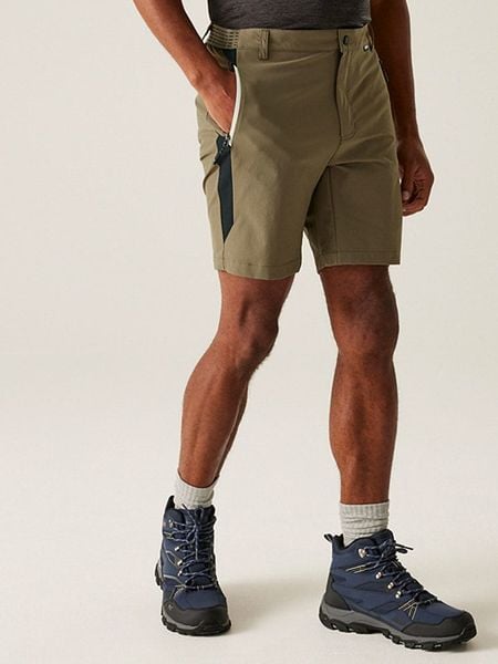 Regatta Szorty funkcyjne "Mountain II" w kolorze khaki rozmiar: 50. Brązowe szorty Regatta, bez wzorów, z materiału. Za 91.77 zł.