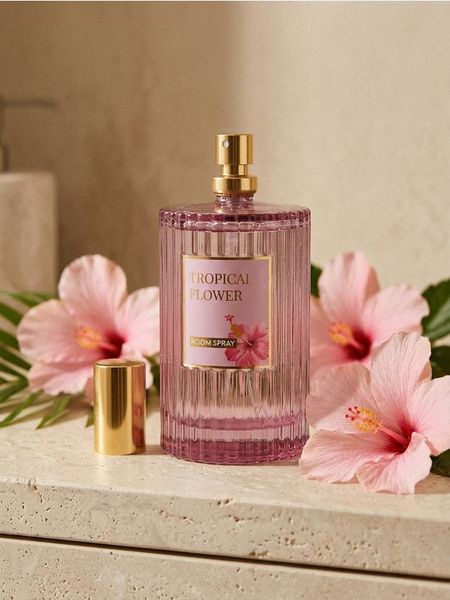 Perfumy do wnętrz Tropical Flower - różowy. Perfumy męskie Sinsay. Za 12.99 zł.