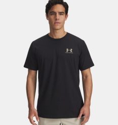 UNDER ARMOUR UA SPORTSTYLE LC SS Koszulka męska treningowa. Czarne t-shirty sportowe Under Armour, bez wzorów, z bawełny, bez ramiączek, na fitness i siłownię. Za 119.99 zł.