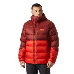 Kurtka z kapturem Helly Hansen Glacier. Czerwone kurtki Helly Hansen, bez wzorów, z puchu, z kapturem. W wyprzedaży za 1,385.00 zł.