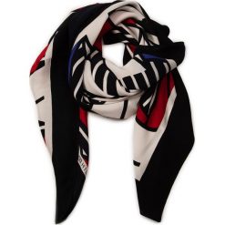 Chusta TOMMY HILFIGER - Geometric Logo Square AW0AW06786 901. Białe szaliki Tommy Hilfiger, bez wzorów, z materiału. Za 229.00 zł.