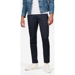 G-Star Raw - Spodnie Bronson. Niebieskie spodnie materiałowe G-Star Raw, na co dzień, bez wzorów, z bawełny, casualowe, z podwyższonym stanem. W wyprzedaży za 299.90 zł.