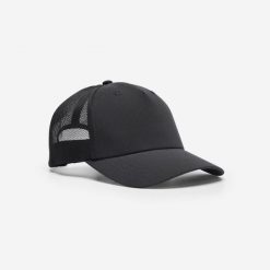 Czapka z daszkiem fitness Domyos. Czarne czapki z daszkiem DOMYOS, bez wzorów, z elastanu. Za 39.99 zł.