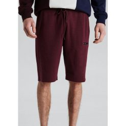 Dresowe szorty z kieszenią na zamek - Bordowy. Krótkie spodenki sportowe marki Cropp. Za 59.99 zł.