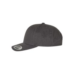 Bawełniana czapka typu snapback Flexfit Retro. Szare czapki z daszkiem FLEXFIT, bez wzorów, z bawełny. Za 112.50 zł.