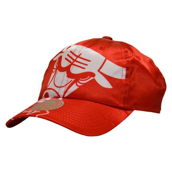 Czapka z daszkiem Mitchell & Ness NBA Chicago Bulls - HLUX1095-CBUYYPPPRED1. Czerwone czapki z daszkiem Mitchell & Ness, bez wzorów. Za 102.35 zł.
