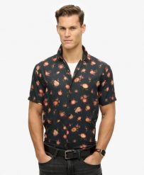 Superdry Koszula krótki rękaw z nadrukiem – Abstract Floral Red, 100% modal. Czerwone koszule Superdry, na lato, l, bez wzorów, z materiału, bez kołnierzyka, bez ramiączek. Za 265.35 zł.