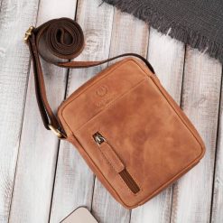 Saszetka męska na ramię skórzana koniakowa mała Paolo Peruzzi AY-05-HCG. Torby na ramię bez wzorów, z nylonu, na ramię, małe, bez dodatków. Za 119.00 zł.