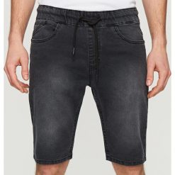 Jeansowe szorty jogger - Szary. Szorty marki Reserved. W wyprzedaży za 59.99 zł.