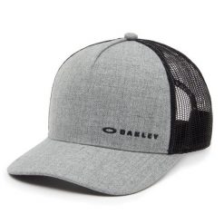 Czapka Oakley. Czarne czapki z daszkiem Oakley, bez wzorów, z materiału. Za 124.00 zł.