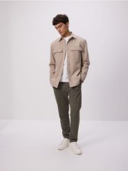 Koszula comfort fit - beżowy. Brązowe koszule Reserved, l, bez wzorów, z dzianiny, bez kołnierzyka, bez ramiączek. Za 179.99 zł.