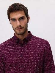 Koszula slim fit z bawełną - bordowy. Czerwone koszule Reserved, l, bez wzorów, z bawełny, bez kołnierzyka, bez ramiączek. W wyprzedaży za 59.99 zł.