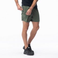 Spodenki sportowe męskie Magnum Cross. Zielone krótkie spodenki sportowe MAGNUM, m, bez wzorów. Za 83.25 zł.
