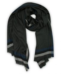 Lekki Szalik Wiosenno-Jesienny, Popielaty w Niebiesko-Białe Paski, Jodełka, Męski, Przejściowy -TEER. Szare szaliki Teer, bez wzorów, z materiału. Za 45.00 zł.