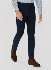 PAKO LORENTE – Granatowe spodnie męskie. Spodnie materiałowe Pako Lorente, na co dzień, l, bez wzorów, z bawełny, casualowe. Za 129.99 zł.