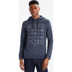 TOM TAILOR DENIM HOODY WITH PRINT Bluza z kapturem black iris blue. Bluzy z kapturem marki TOM TAILOR DENIM, m, z bawełny, z kapturem. Za 169.00 zł.