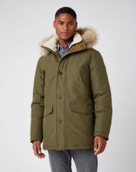 ZIMOWA KURTKA WRANGLER PARKA JACKET IVY GREEN W4D0WXXIX 112141353. Zielone kurtki Wrangler, na zimę, s, bez wzorów, bez kaptura. Za 459.99 zł.