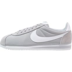 Nike Sportswear CLASSIC CORTEZ Sneakersy niskie wolf grey/white. Buty sportowe casual marki Nike Sportswear. Za 379.00 zł.